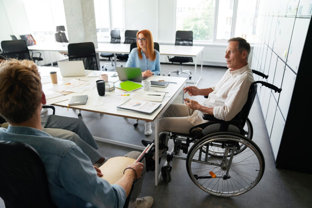 Employer and employee meeting to discuss a reasonable accommodation under the ADA in Nevada
