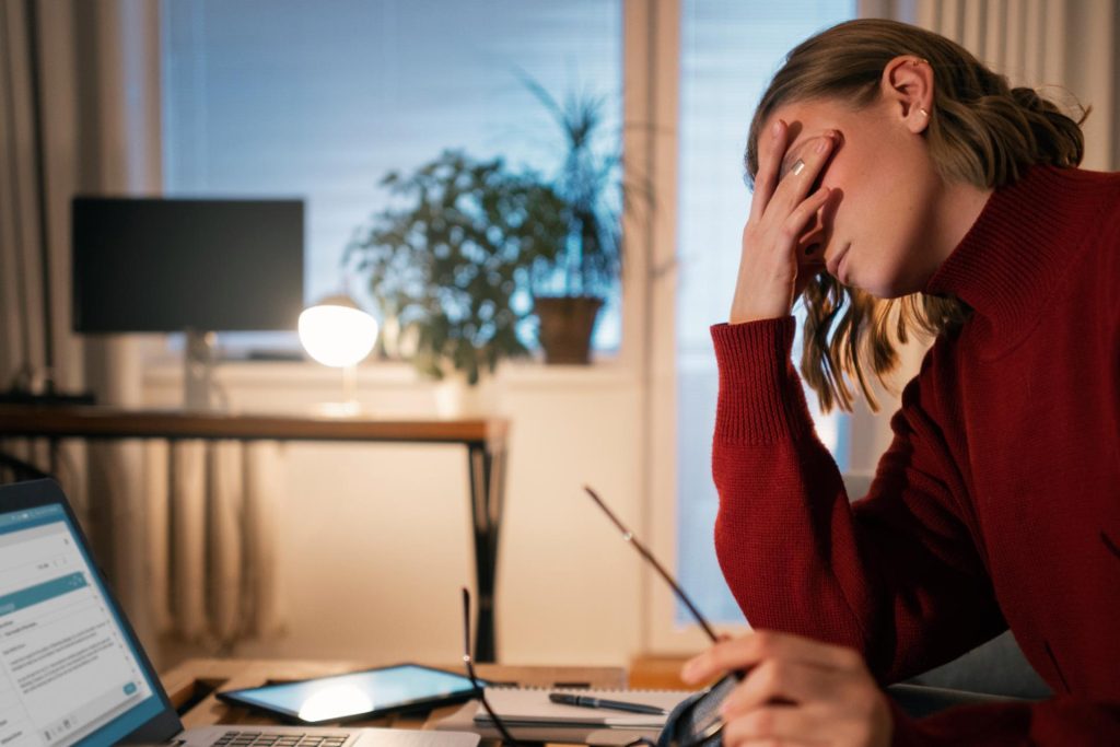 Answering work emails after hours without pay in Nevada