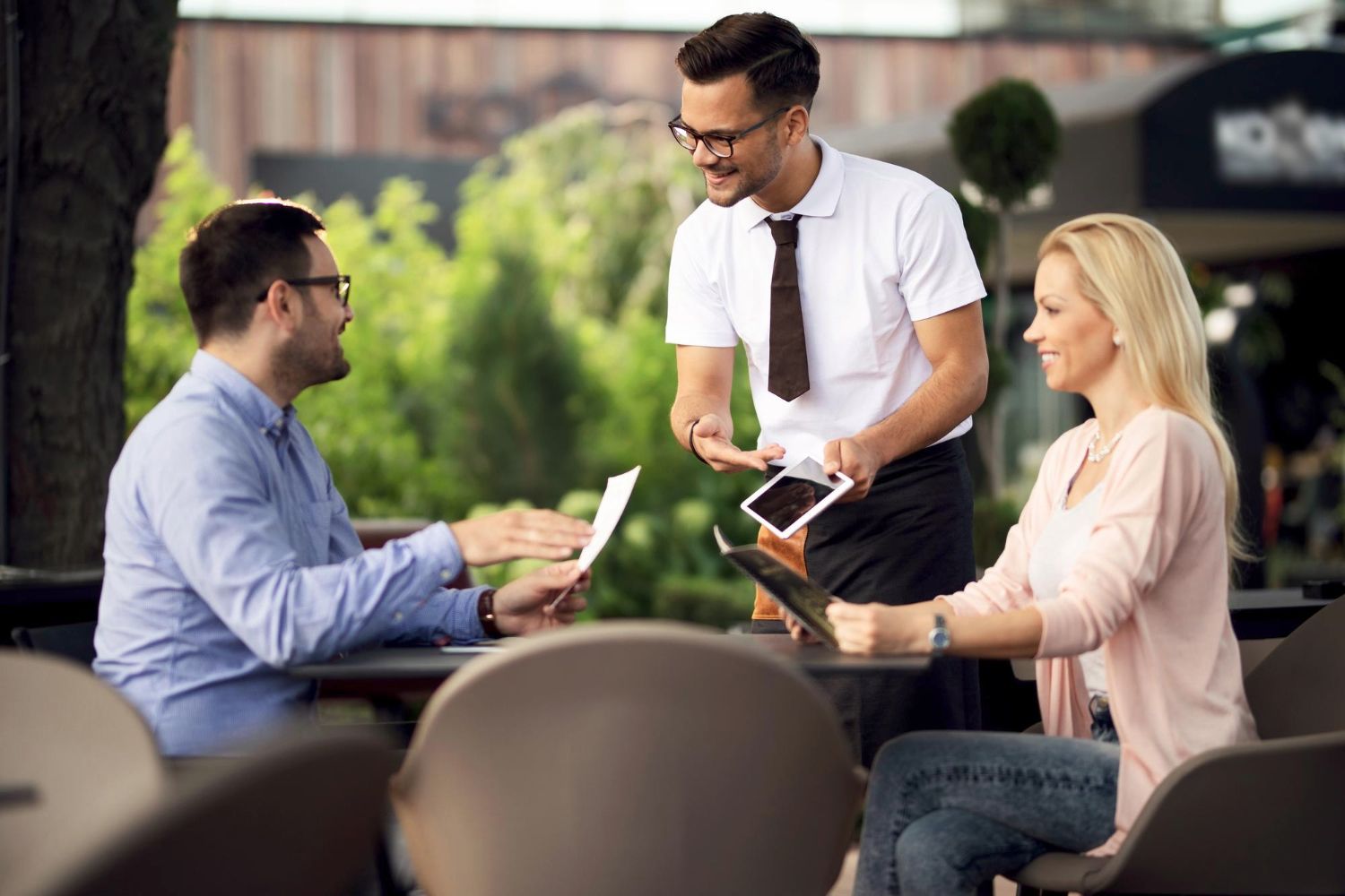 California restaurant employees reviewing tip pool rules and tip-sharing policies