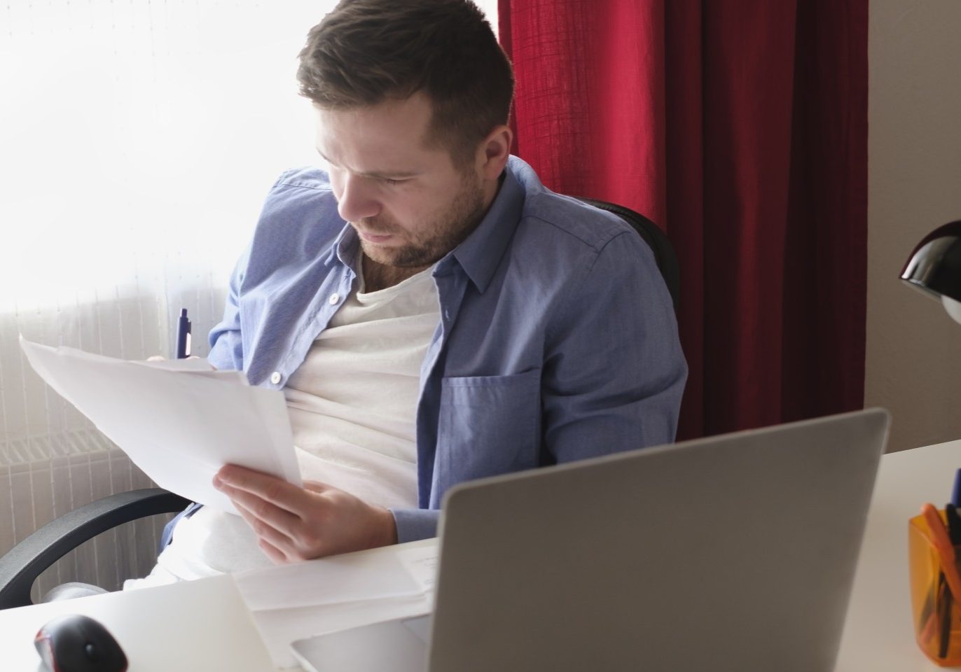 Employee reviewing the deadline for filing a retaliation claim in Nevada